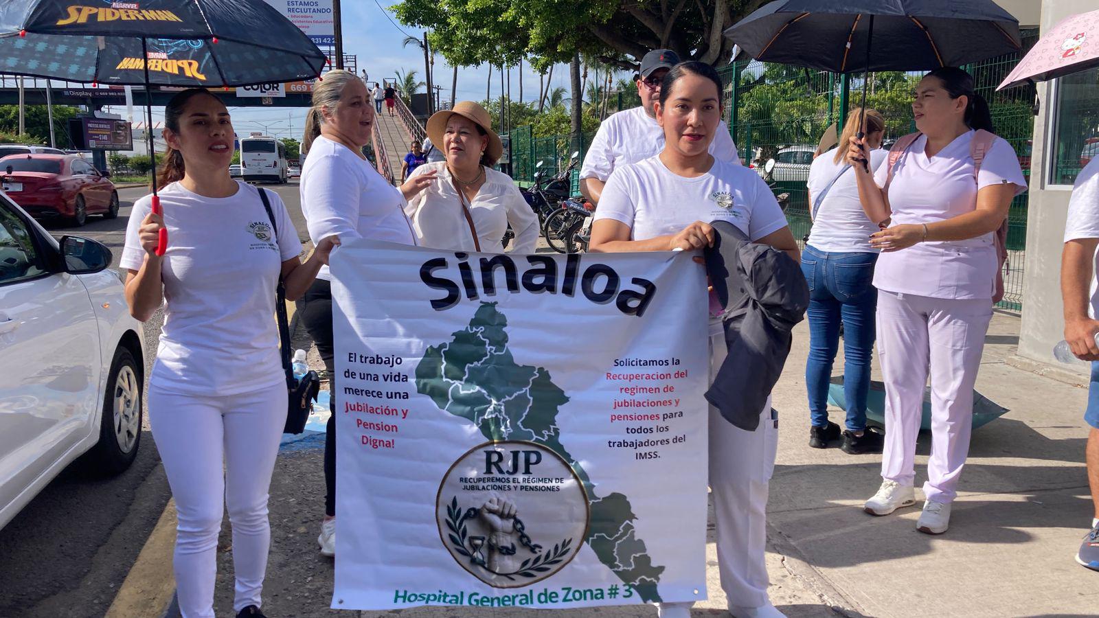 $!Se manifiestan trabajadores del Seguro Social para exigir mejoras en el régimen de jubilaciones y pensiones