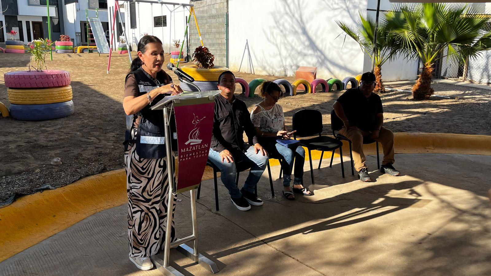 $!Familias de Jardines de La Riviera estrenan nuevo espacio recreativo para niños