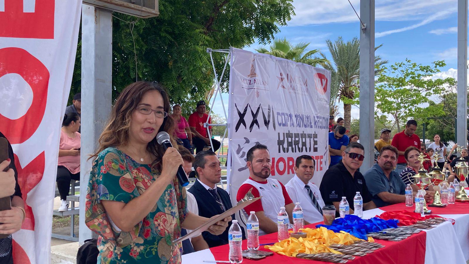 $!Chika Mizukami de Yoshii, de Alimentos Kay, patrocinadora del evento, expresó un mensaje a los presentes.
