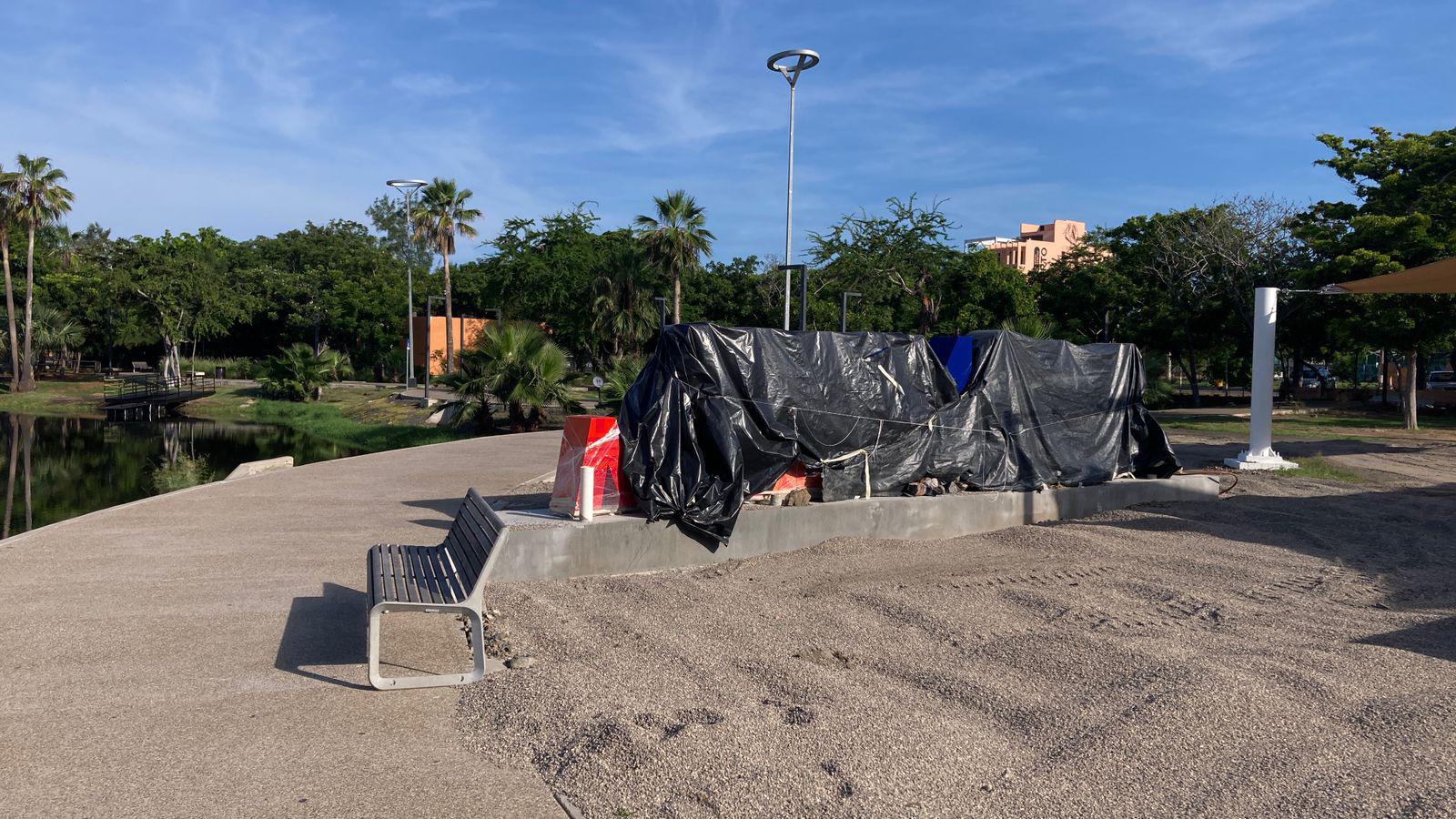 $!Avanzan trabajos para los ‘Senderos de Paz’ en el Parque Central de Mazatlán
