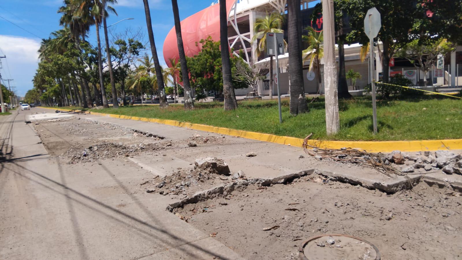 $!Obra sin terminar en avenida Reforma pone en riesgo a conductores en Mazatlán