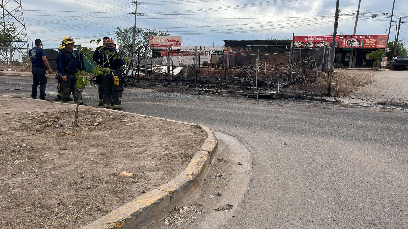 $!Incendio consume por completo negocio de alimentos en la colonia 22 de Diciembre, en Culiacán