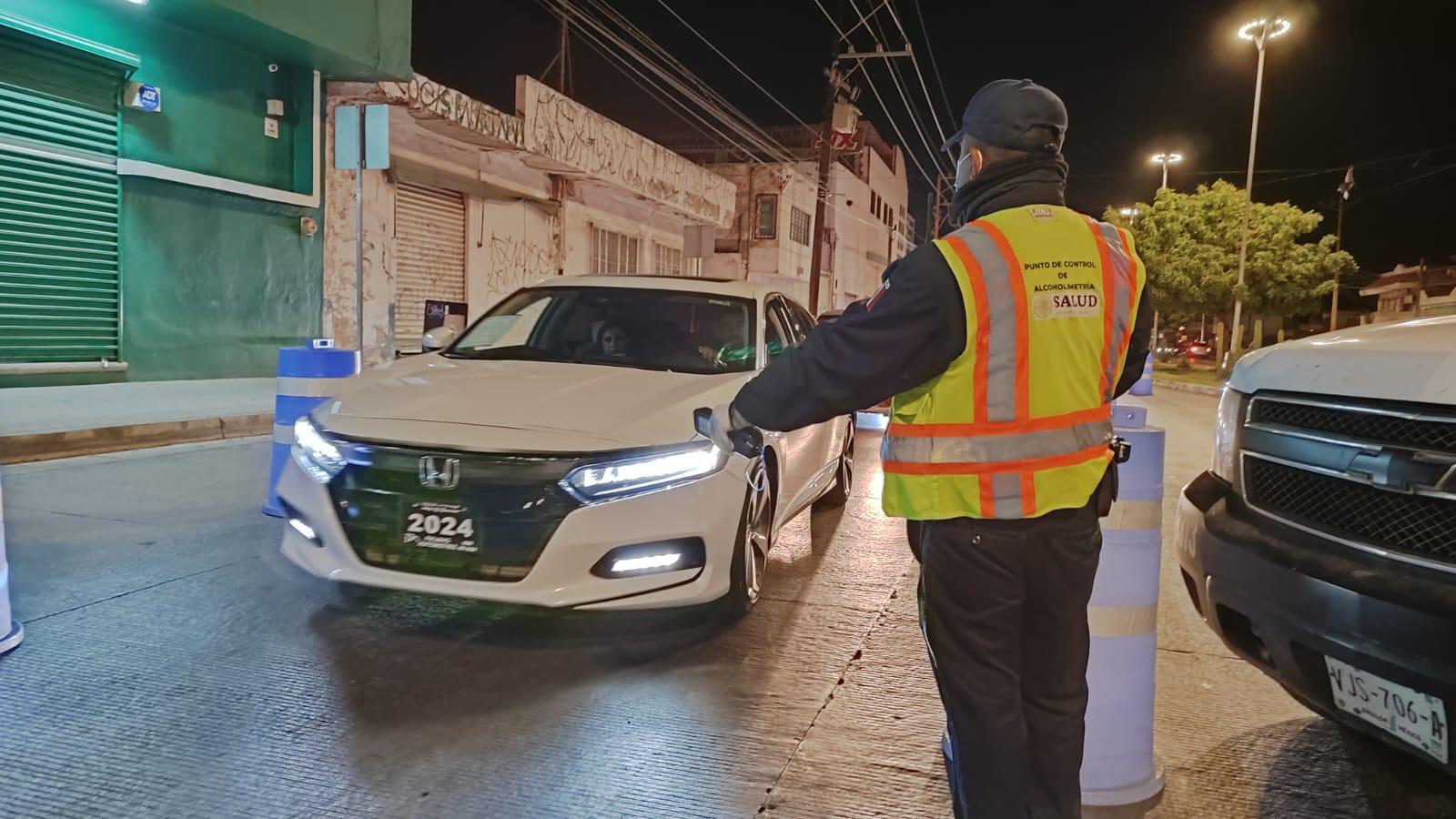 $!Sancionan a 30 conductores en Mazatlán por dar positivo en el alcoholímetro