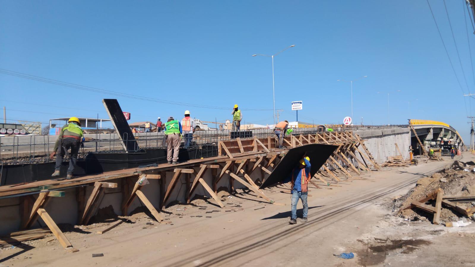 $!Apresuran apertura del puente de la Colosio, en Mazatlán, pero vecinos temen que no dejen banquetas