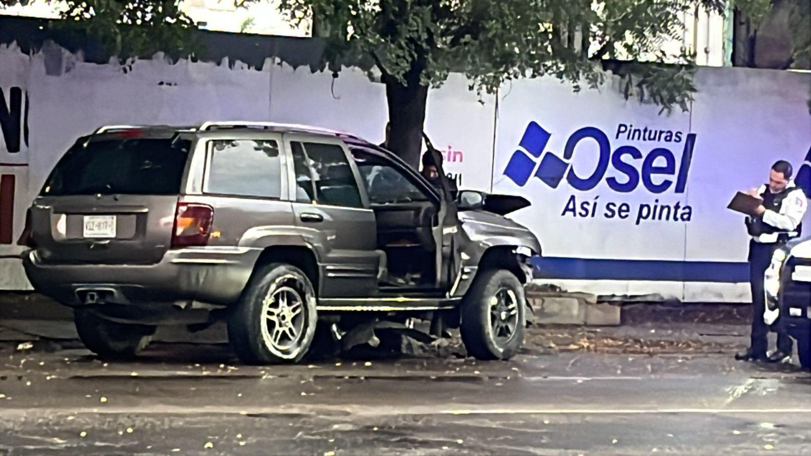 $!Policía federal resulta con lesiones tras choque en pleno Centro de Culiacán