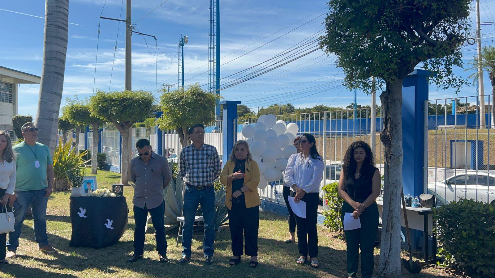 $!Comunidad estudiantil despide a Ricardo Mizael en preparatoria donde cursaba sus estudios