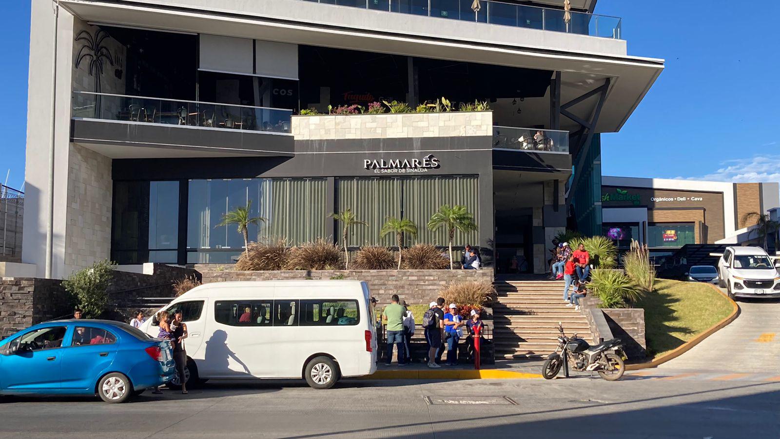 $!Llega avanzada presidencial al hotel El Cid en Mazatlán; esperan manifestantes de la UAS a AMLO