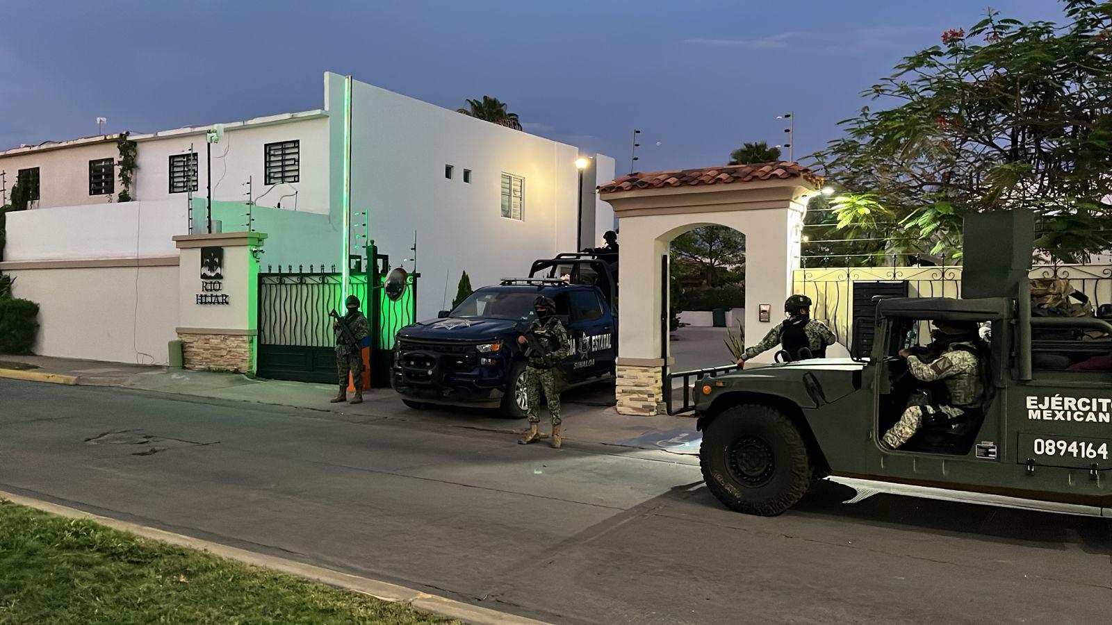 $!Policías estatales y militares despliegan operativo en residencial de Stanza Cantabria, en Culiacán