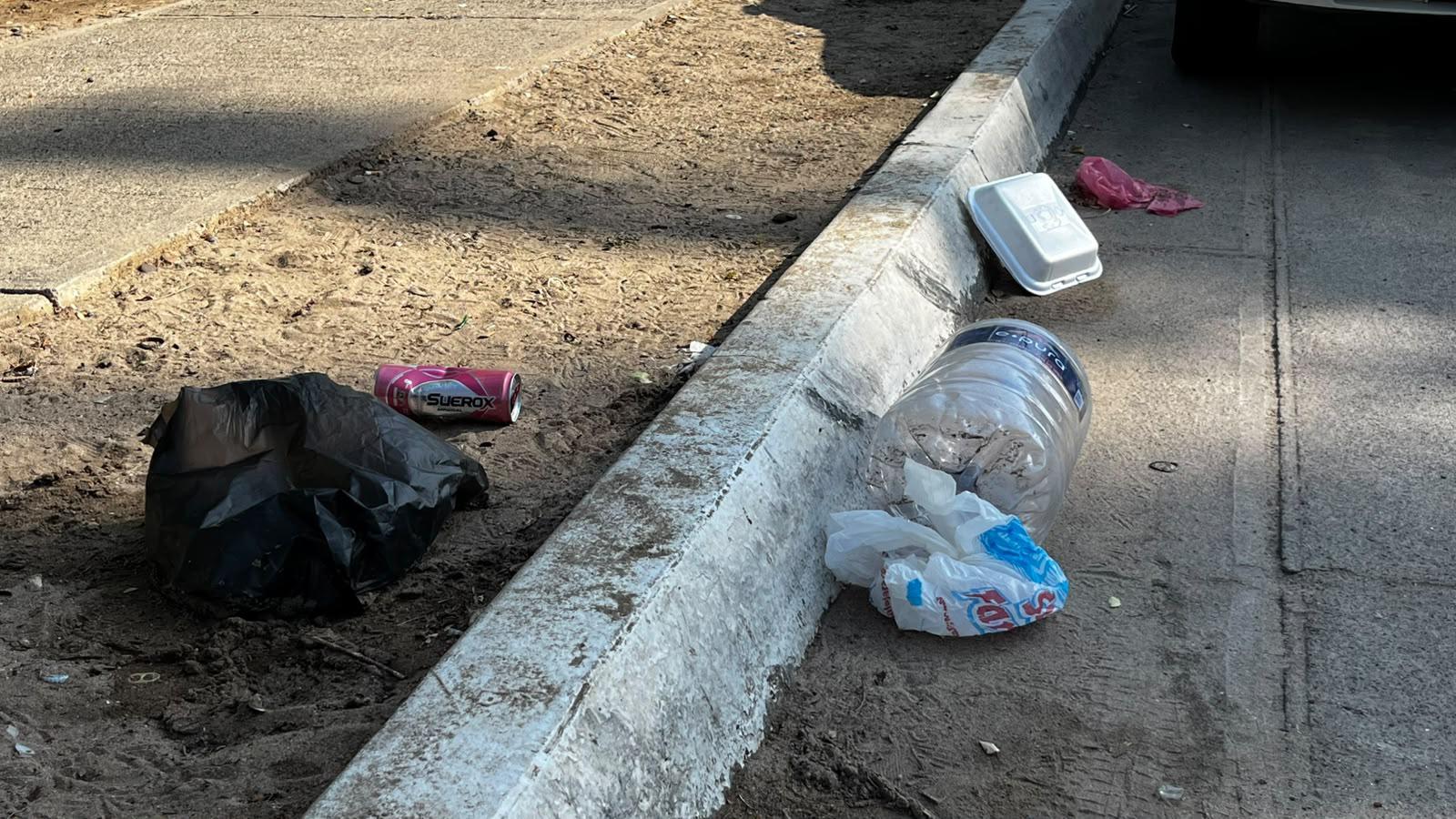 $!Continúa fuga de drenaje que contamina desde hace una semana el Estero del Yugo