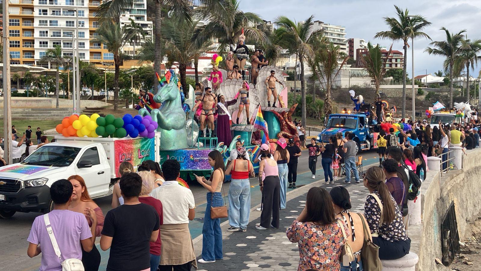 $!Marcha Maz Orgullo 2025 llena el malecón de Mazatlán de color y alegría