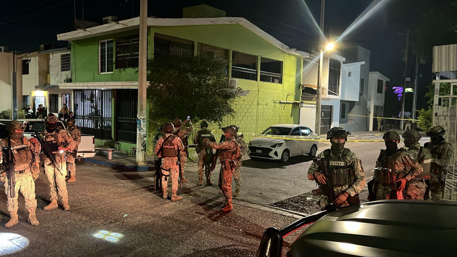 $!Matan a dos jóvenes dentro de vehículo en Infonavit Solidaridad, en Culiacán