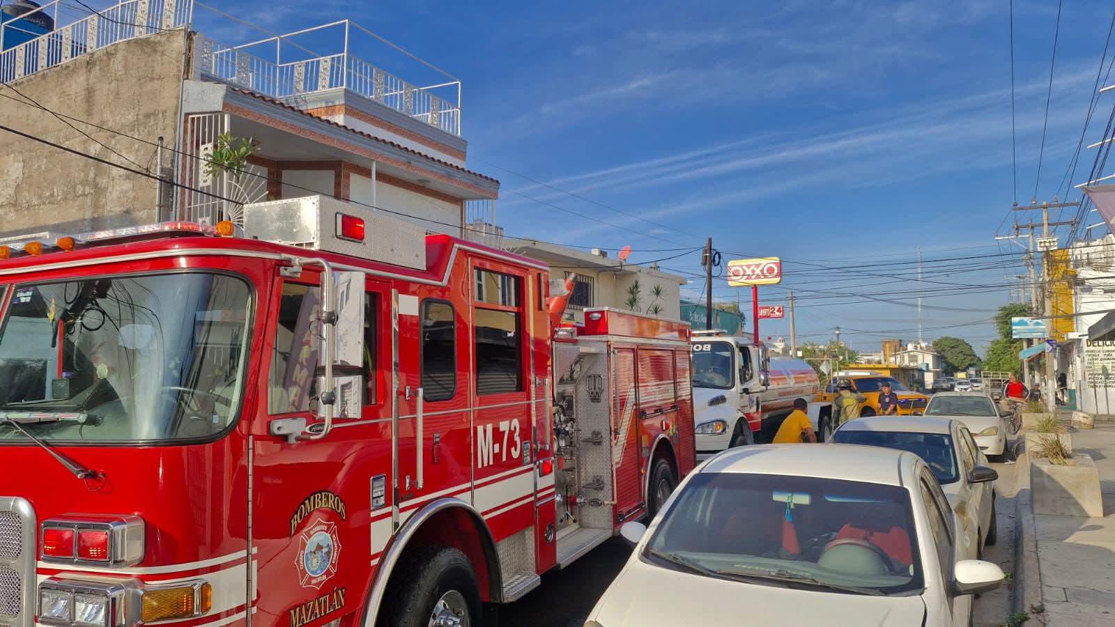 $!Incendios afectan vivienda y local comercial en Mazatlán