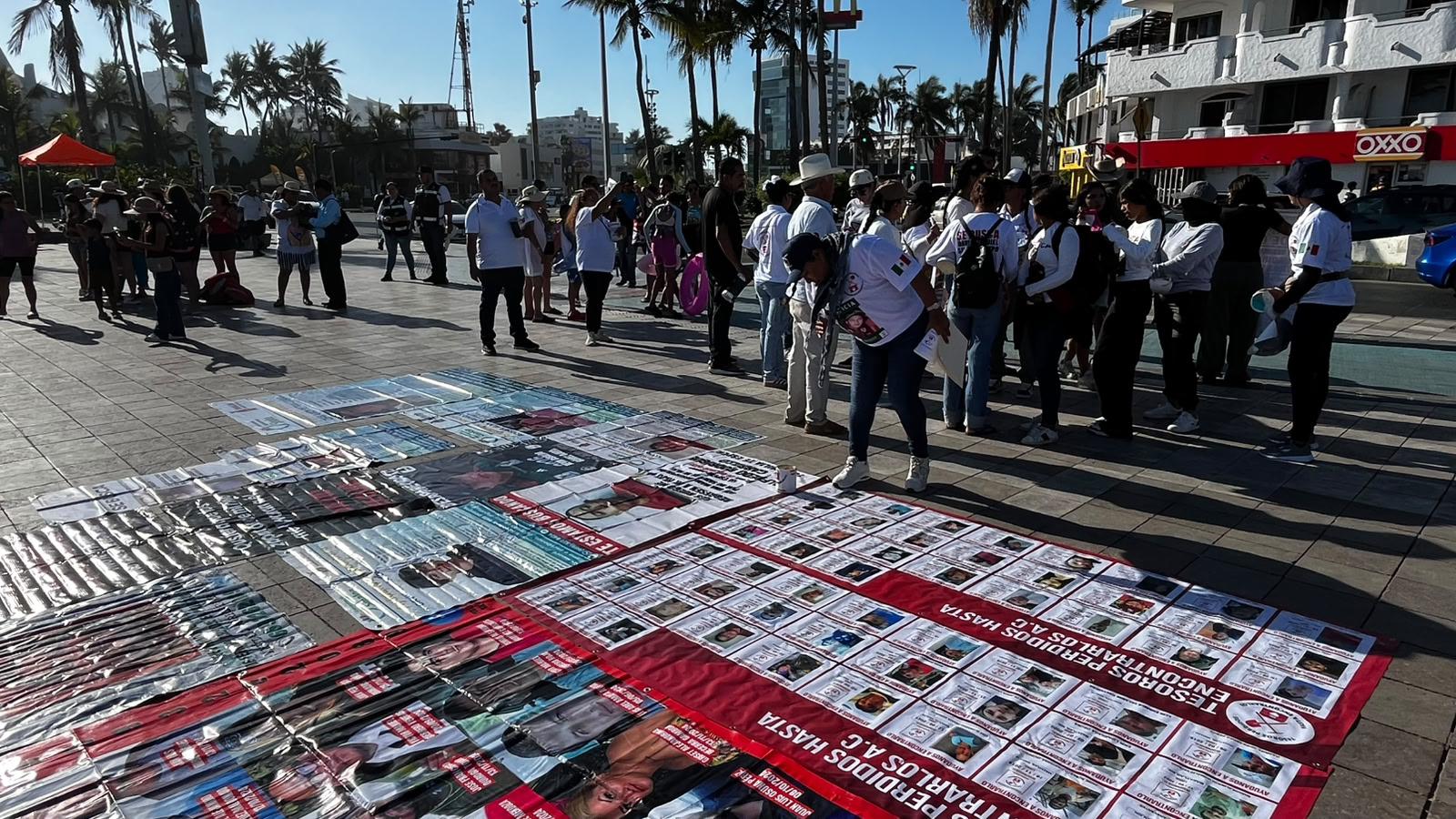 $!Colectivos realizan boteo en Mazatlán ante falta de apoyos para búsquedas de desaparecidos