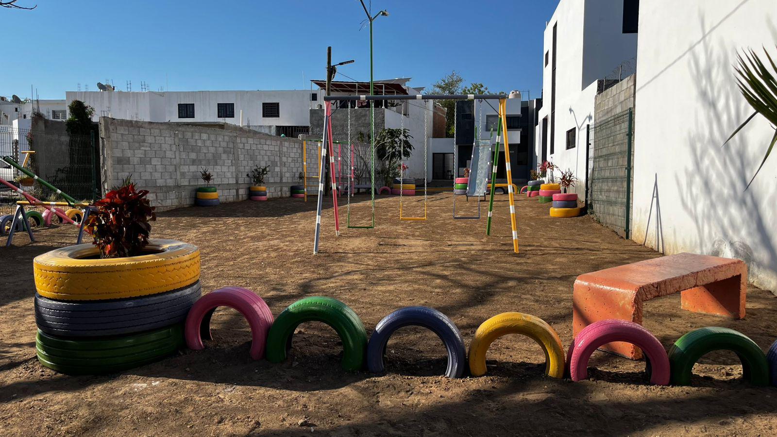$!Familias de Jardines de La Riviera estrenan nuevo espacio recreativo para niños