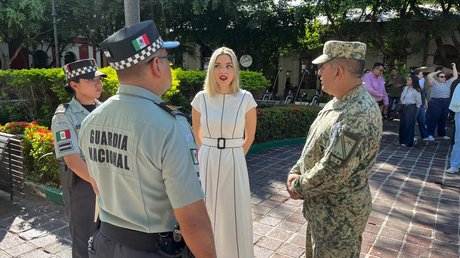 $!Entrega Gobierno de Mazatlán 50 bicicletas a fuerzas federales para patrullajes