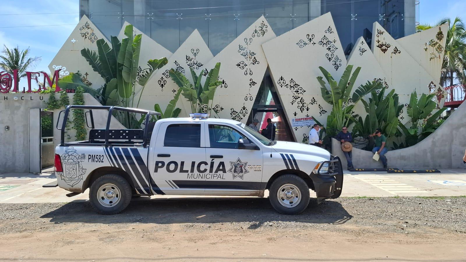 $!Trabajador muere al caer de andamio en club de playa en Mazatlán
