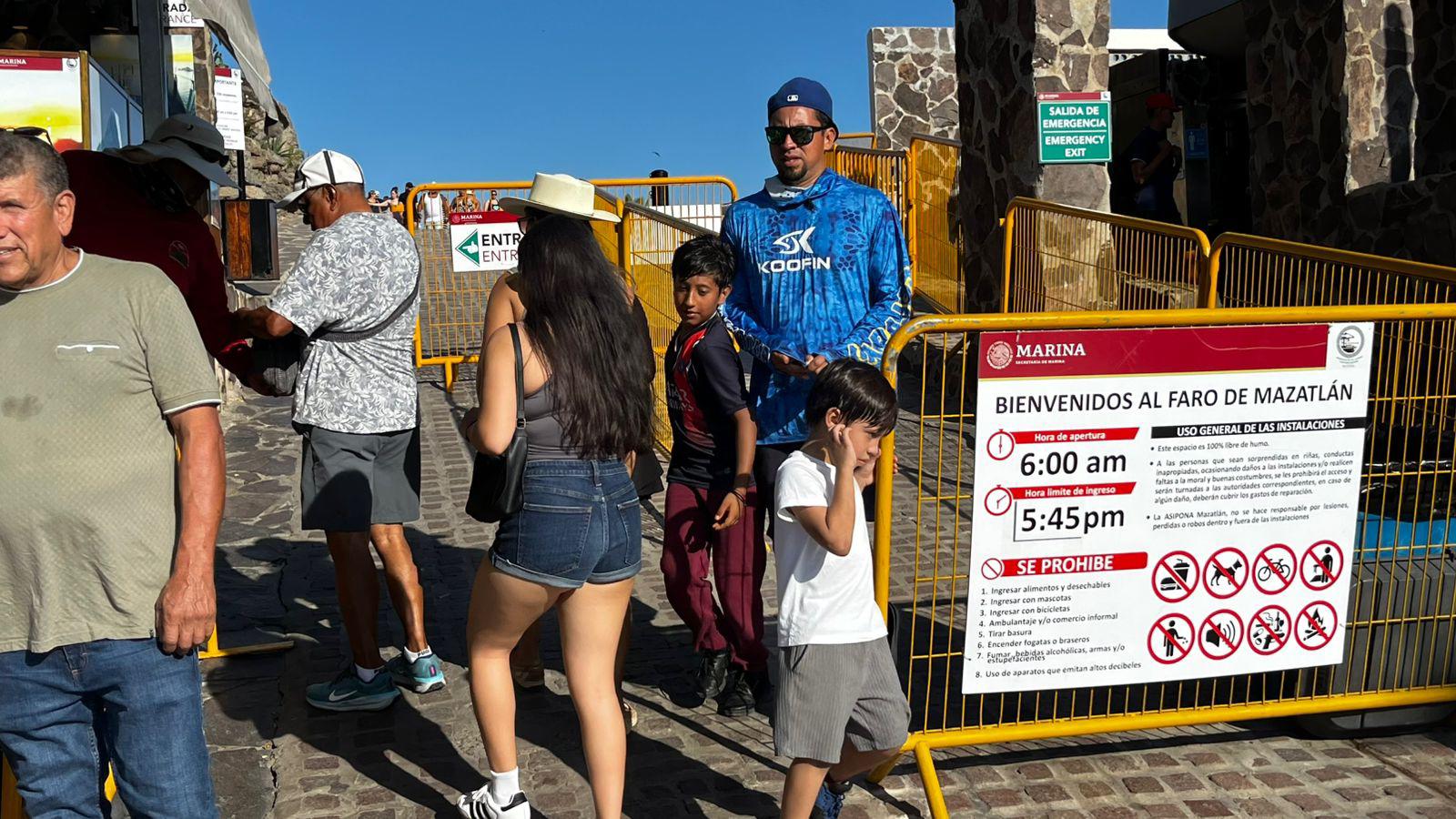 $!Faro de Mazatlán registra alta afluencia en el inicio de la primavera