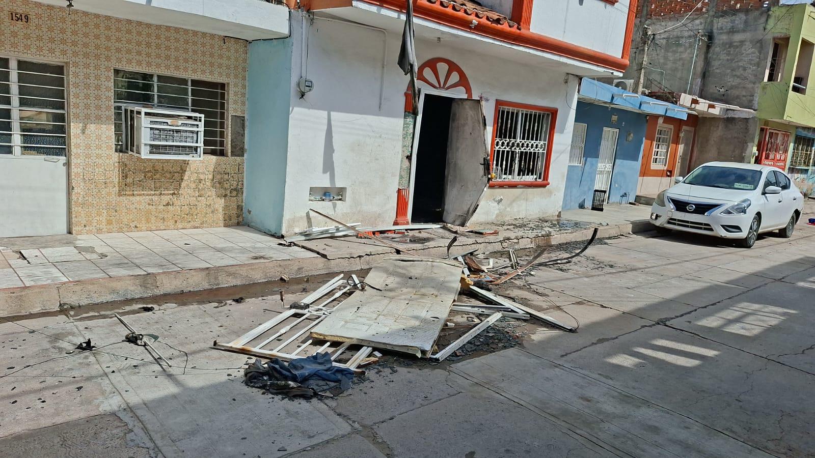 $!Vandalizan e incendian vivienda abandonada en la colonia Gabriel Leyva, en Mazatlán