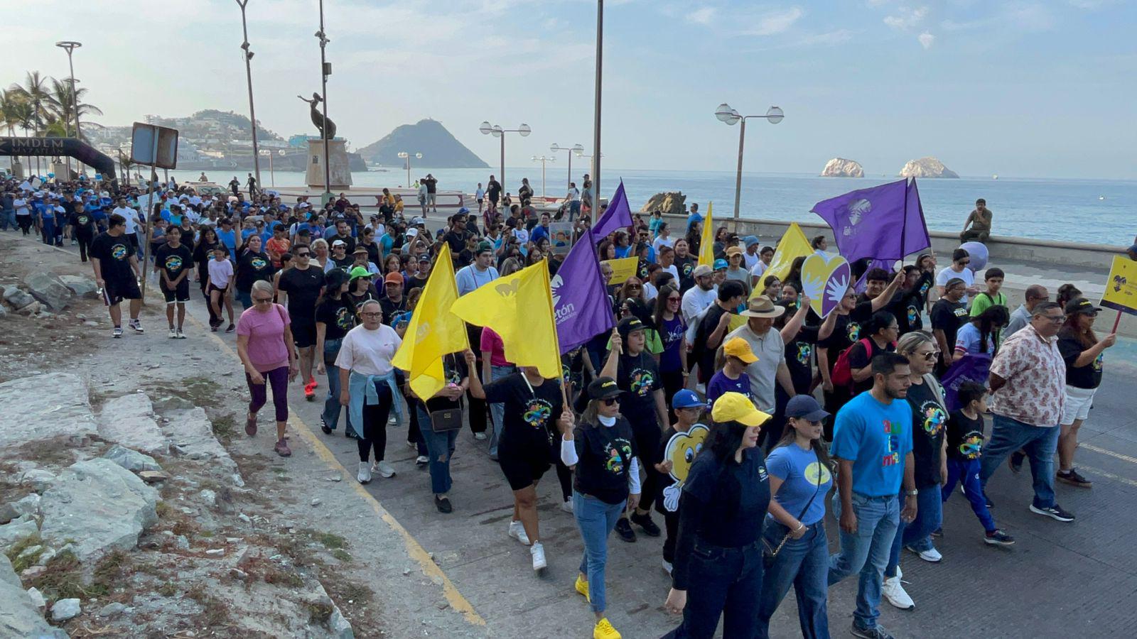 $!Celebra CRIT Sinaloa colorida caminata en conmemoración al Día Mundial del Autismo