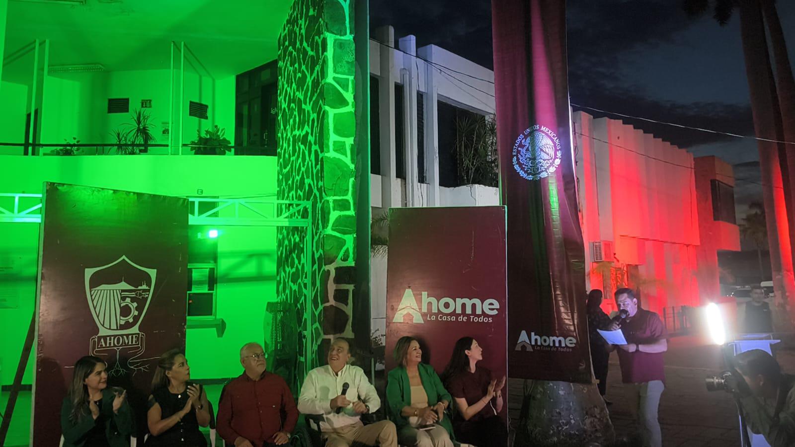 $!Iluminan de verde, blanco y rojo el Palacio Municipal de Ahome; Alcalde hace un llamado a la unidad