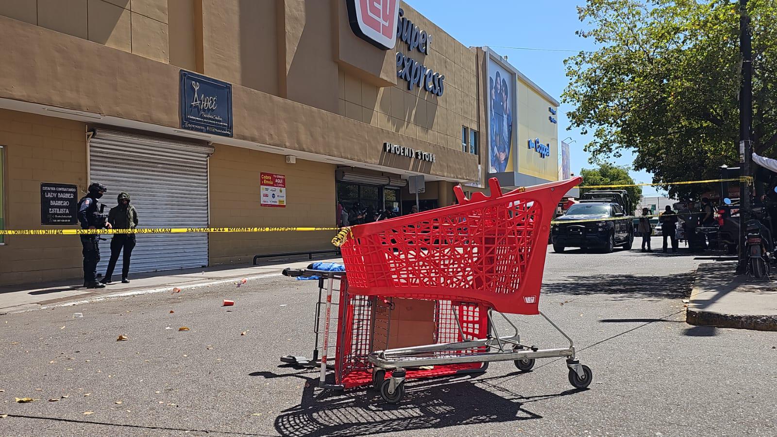 $!Asesinan a balazos a un hombre en estacionamiento de plaza comercial, al norte de Culiacán