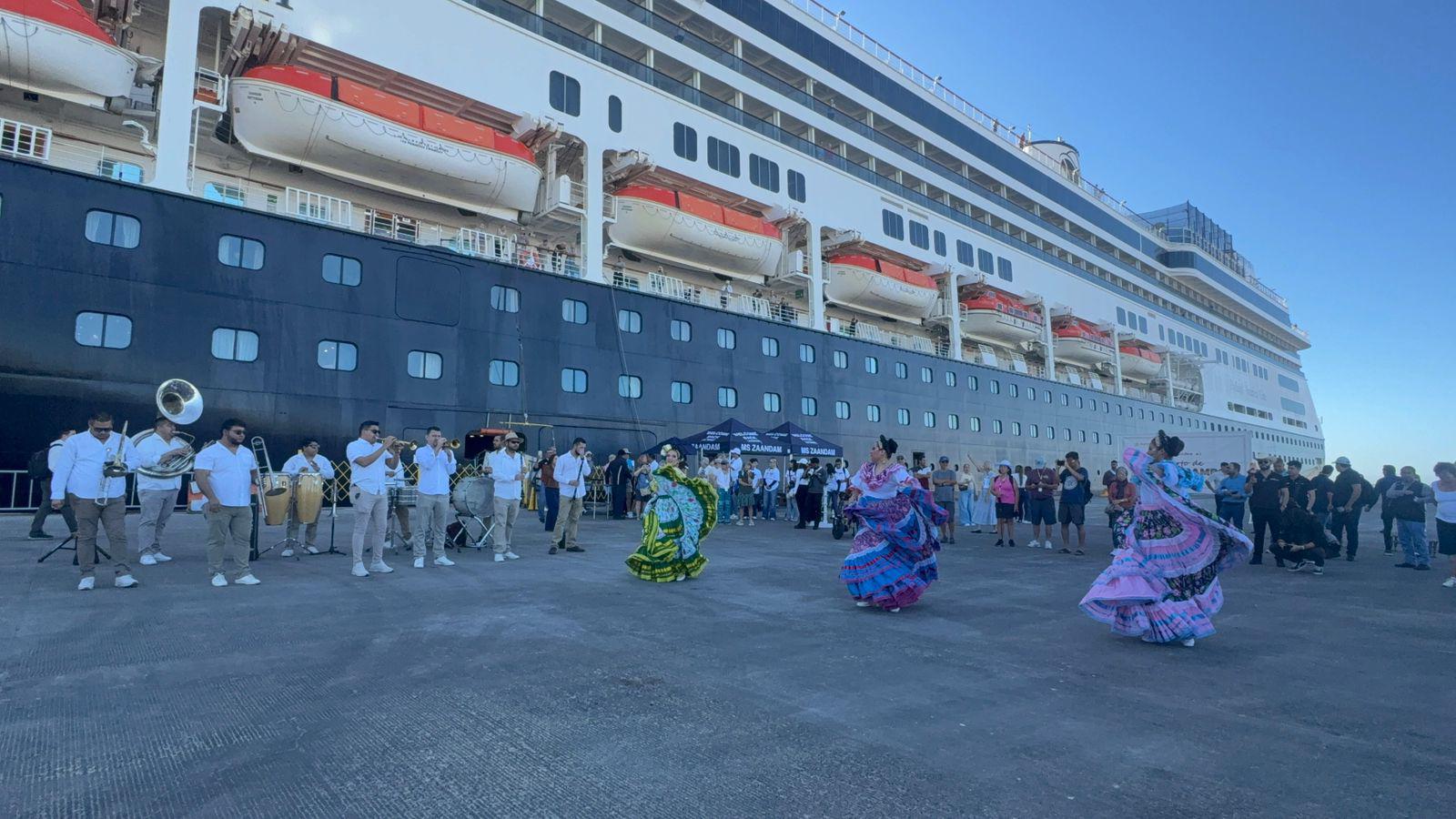 $!Recibe Topolobampo al crucero Zaandam con más de 1,200 turistas