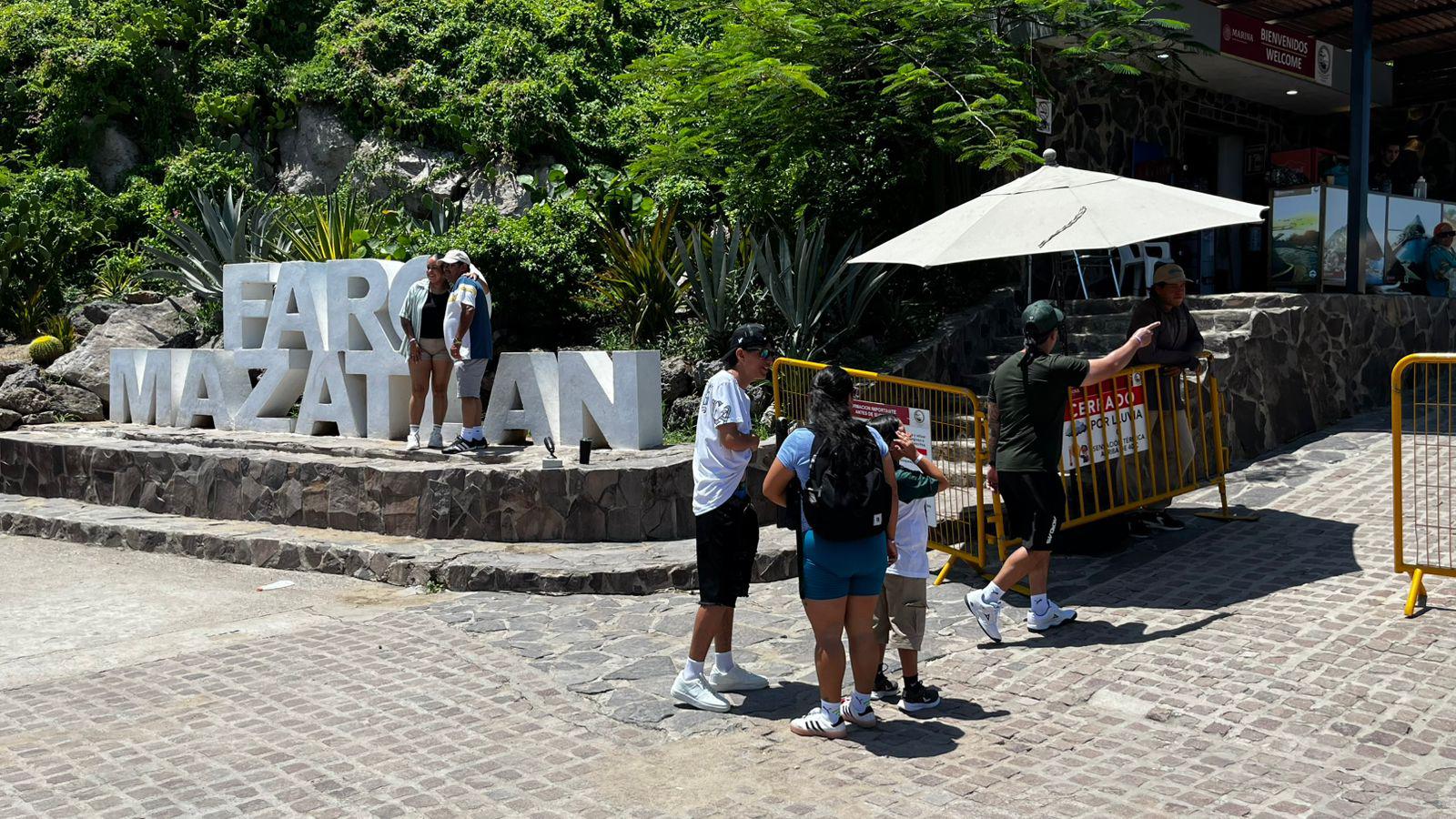 $!Faro de Mazatlán sigue recibiendo visitas pese al fin de las vacaciones