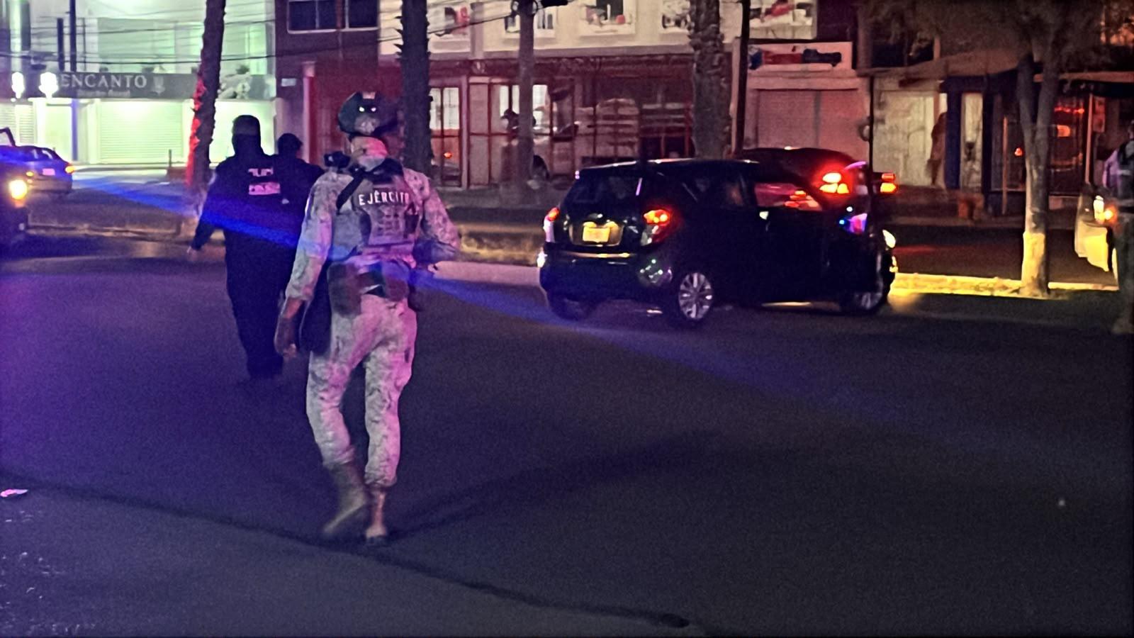 $!Atacan a balazos a dos hermanos en el bulevar Emiliano Zapata, en Culiacán; uno muere y otro resulta herido