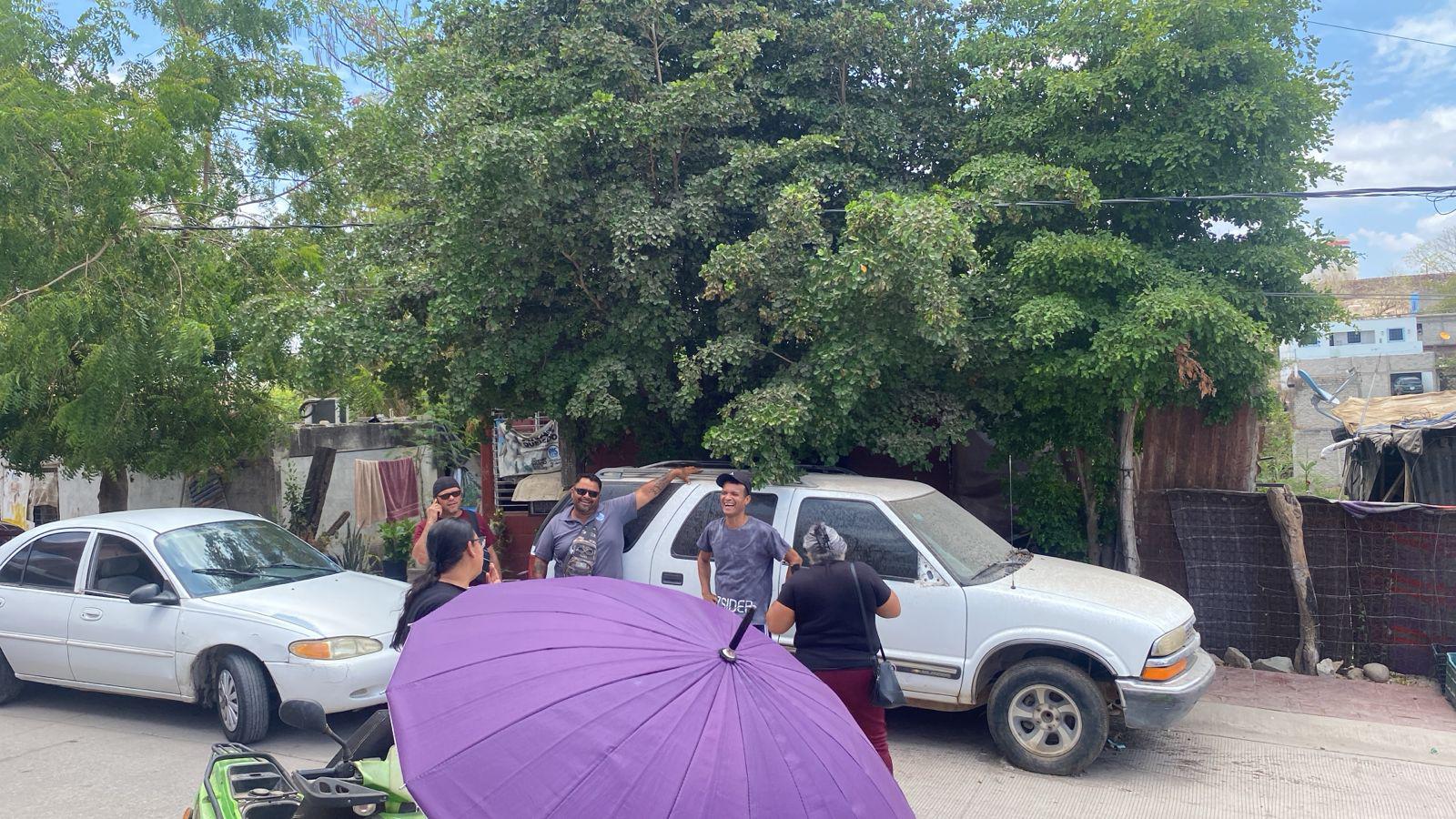 $!Vecinos de Rosario intervienen y evitan corte de luz a vecina amparada ante Profeco