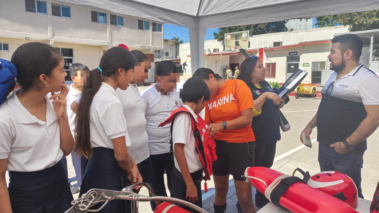 $!Alumnos de Villa Unión visitan las instalaciones de la Cuarta Región Naval, en Mazatlán