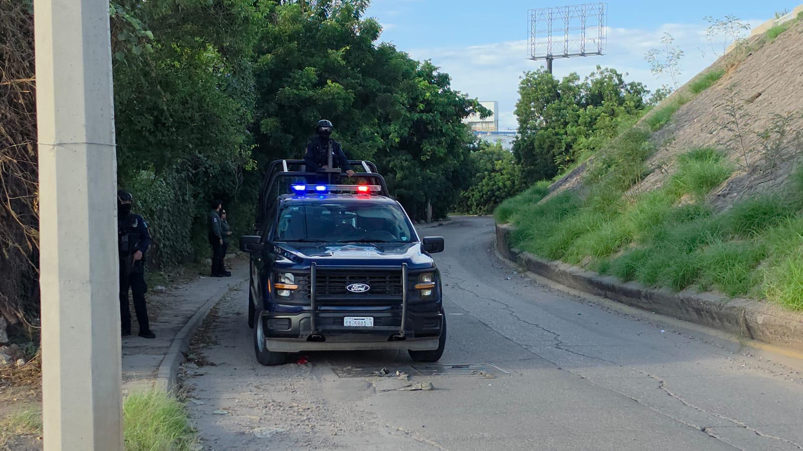 $!Muere policía estatal tras caer en moto desde puente en El Palmito, en Culiacán