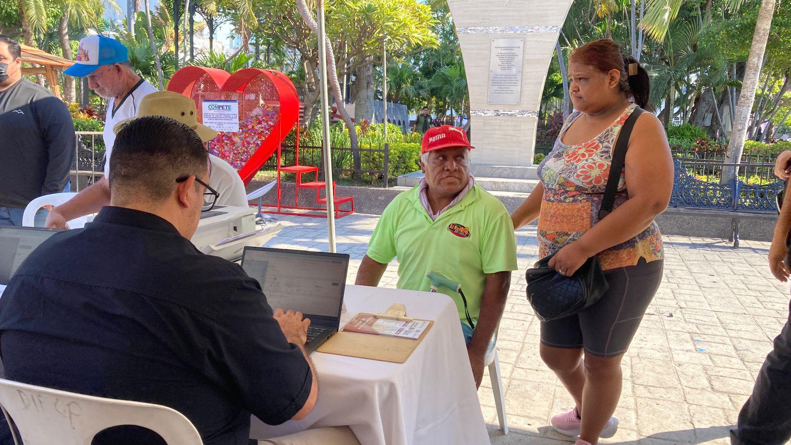 $!Realizan última edición del año del programa de atención ciudadana Contigo Mazatlán, en la Plazuela República