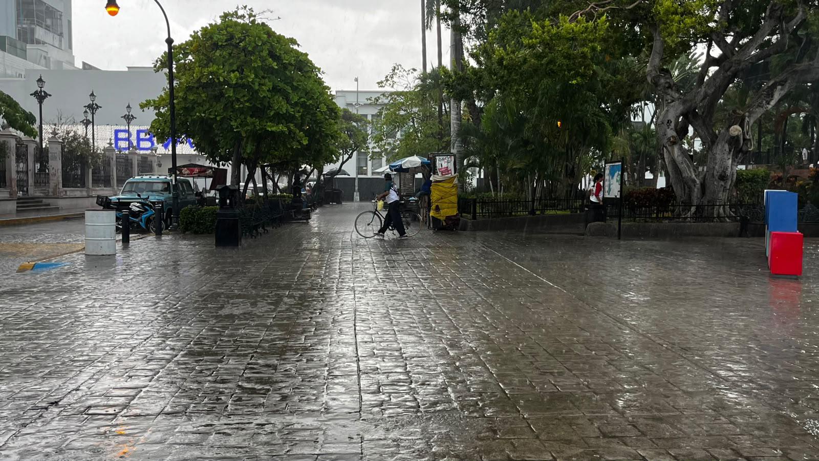 $!Se registra lluvia en diferentes sectores de Mazatlán