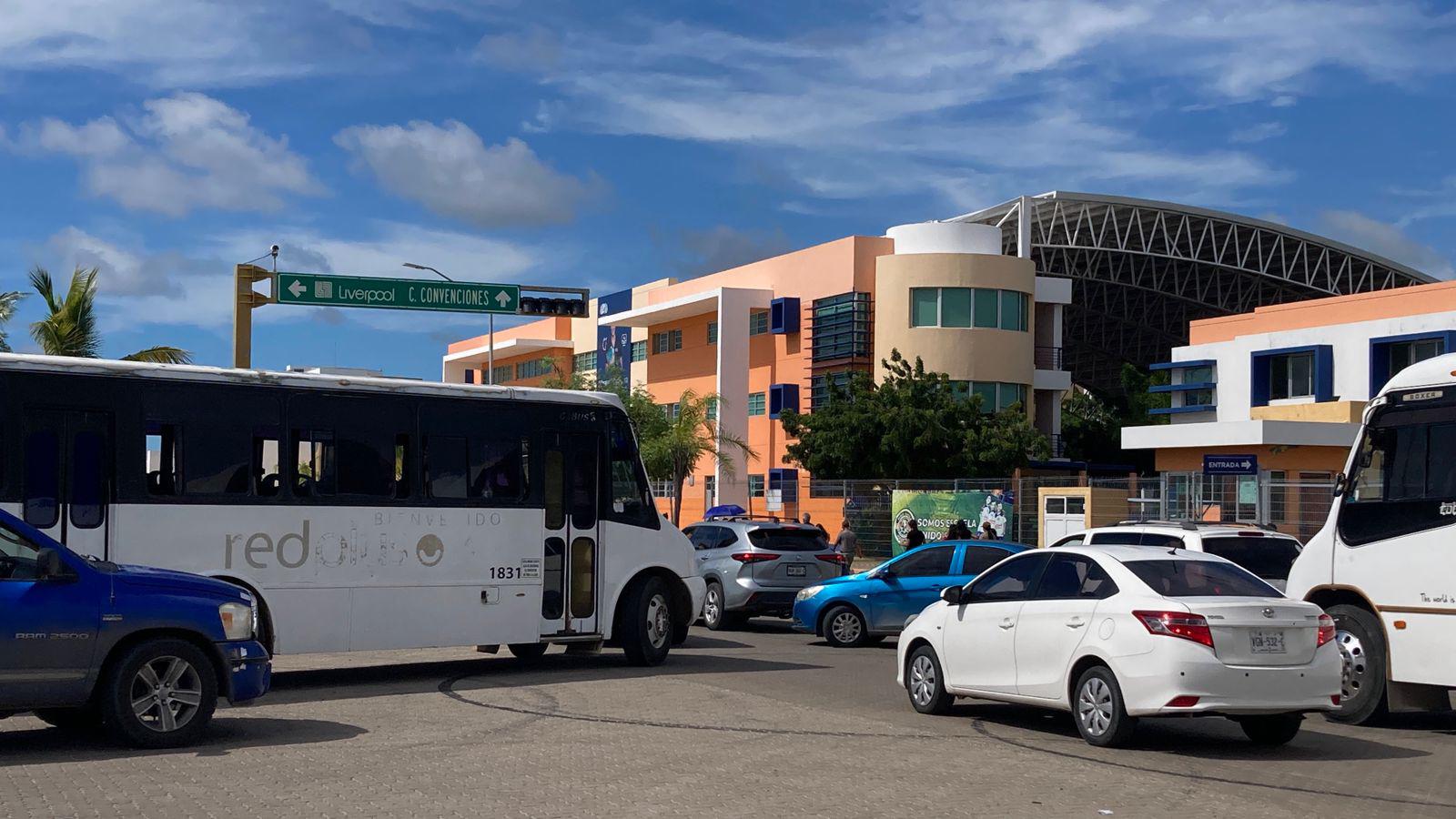 $!Se registra masiva movilización de camiones y autobuses por evento de Sheinbaum en Mazatlán