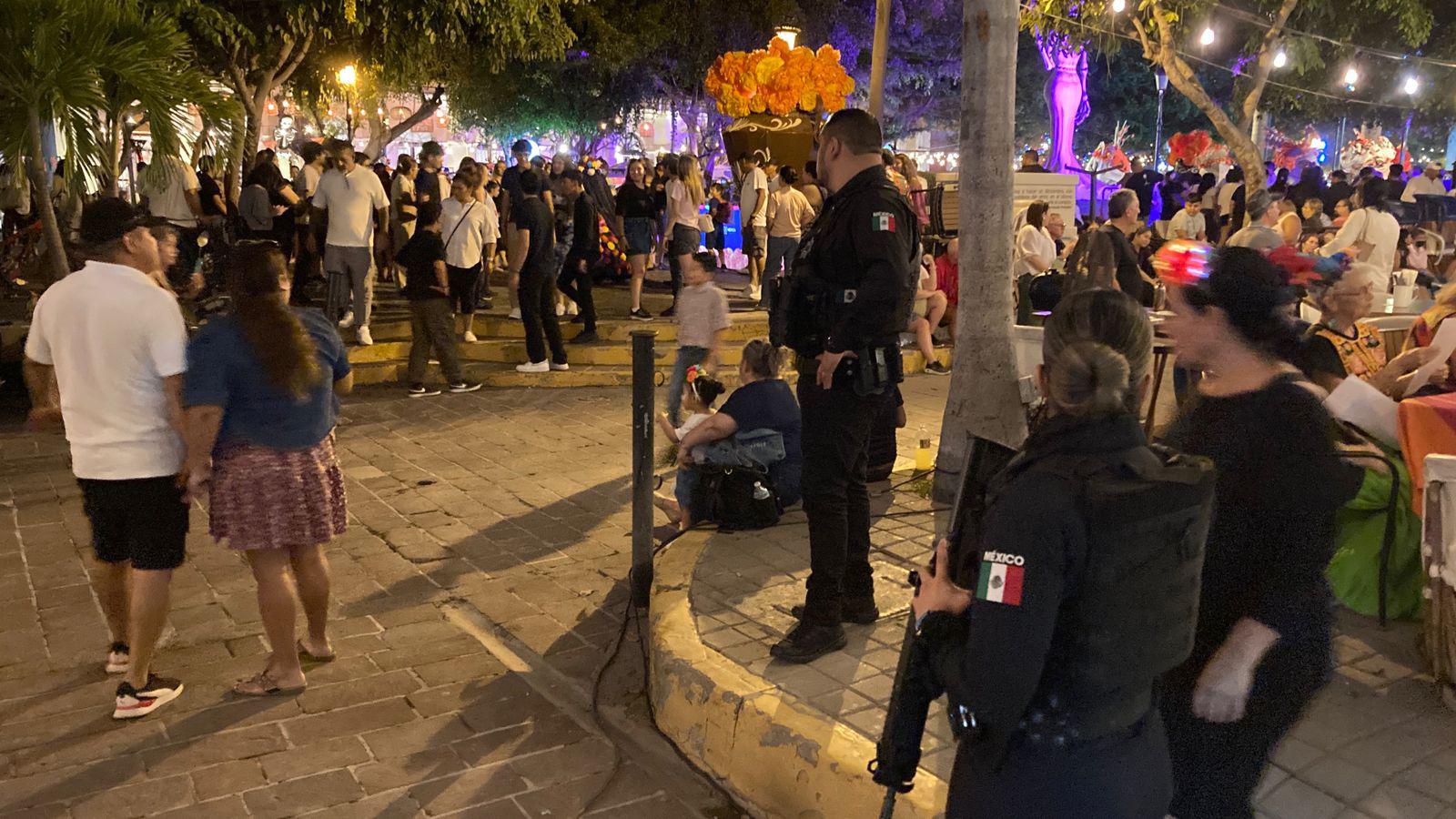 $!Refuerzan operativo de seguridad por callejoneada del Día de Muertos en Mazatlán