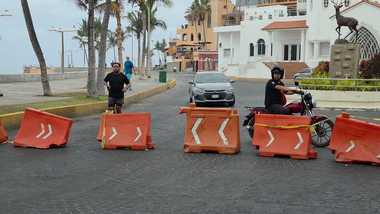 $!Cierran el Paseo Olas Altas a la circulación vehicular por evento Amamos el Futbol, Amamos Mazatlán