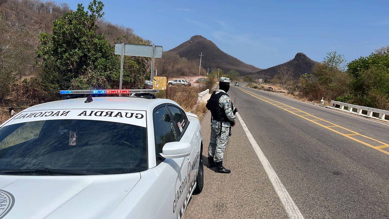 $!Muere un hombre y su hijo resulta gravemente herido tras volcadura en la México 15, al norte de Culiacán
