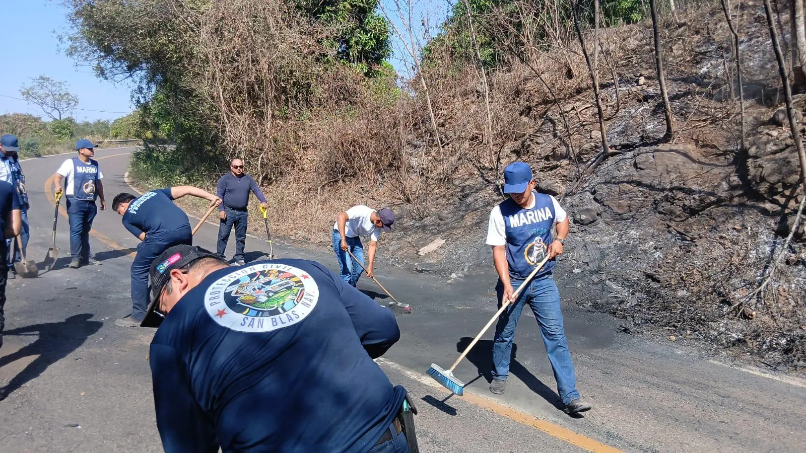$!Marina realiza limpieza y rehabilita vialidades en San Blas tras hechos violentos