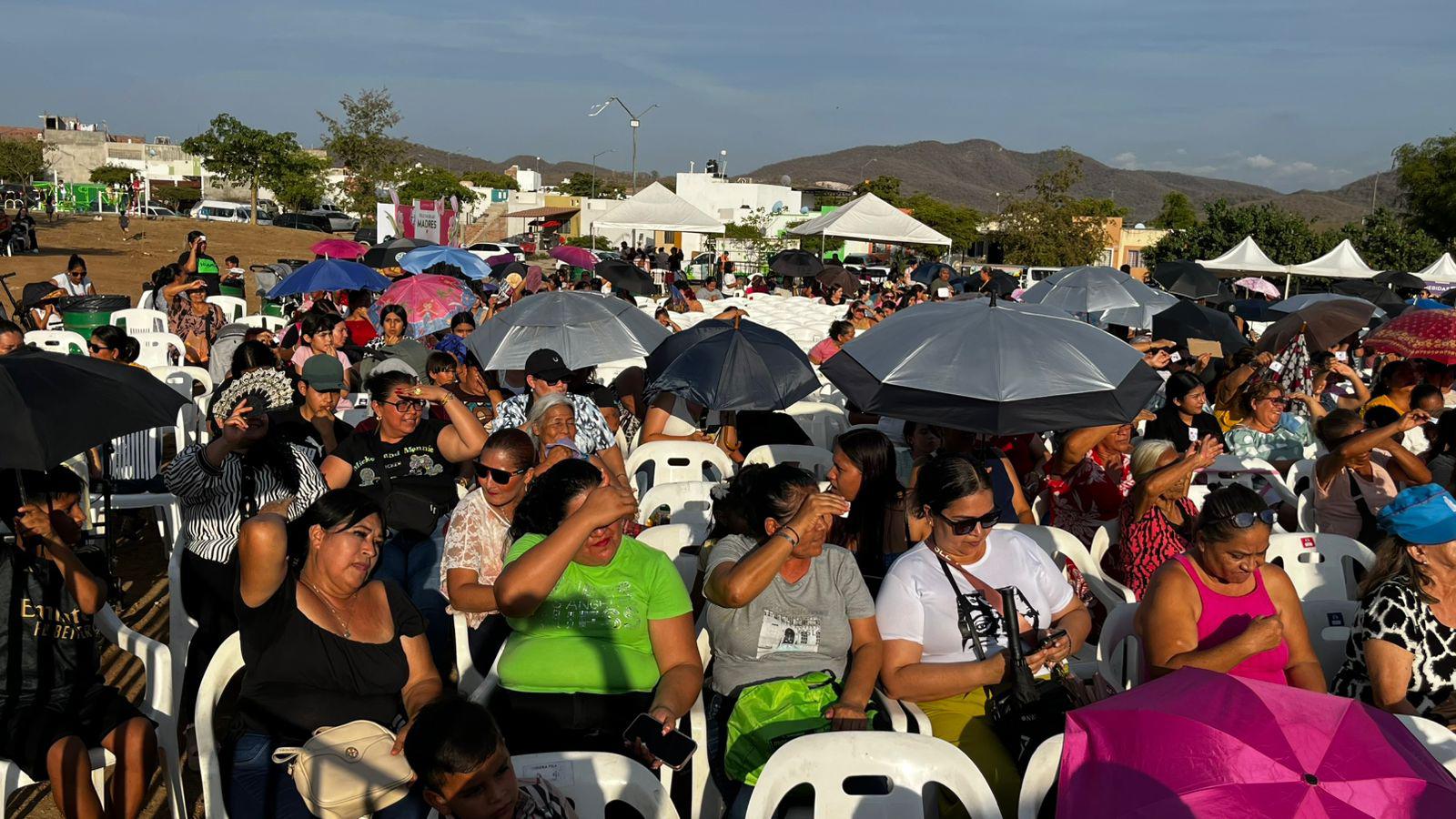 $!Celebran mujeres mazatlecas el Día de las Madres con fiesta en Pradera Dorada