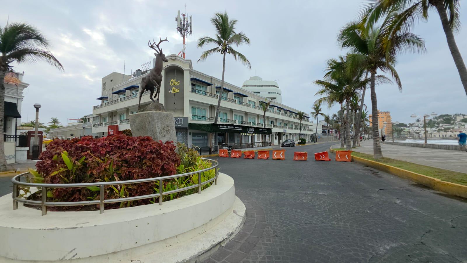$!Cierran el Paseo Olas Altas a la circulación vehicular por evento Amamos el Futbol, Amamos Mazatlán