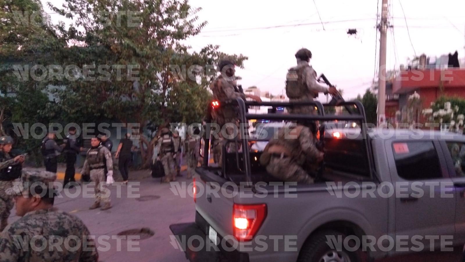 $!Con armas largas matan a una mujer y un hombre y hieren a otra pareja en la colonia Francisco Solis, en Mazatlán