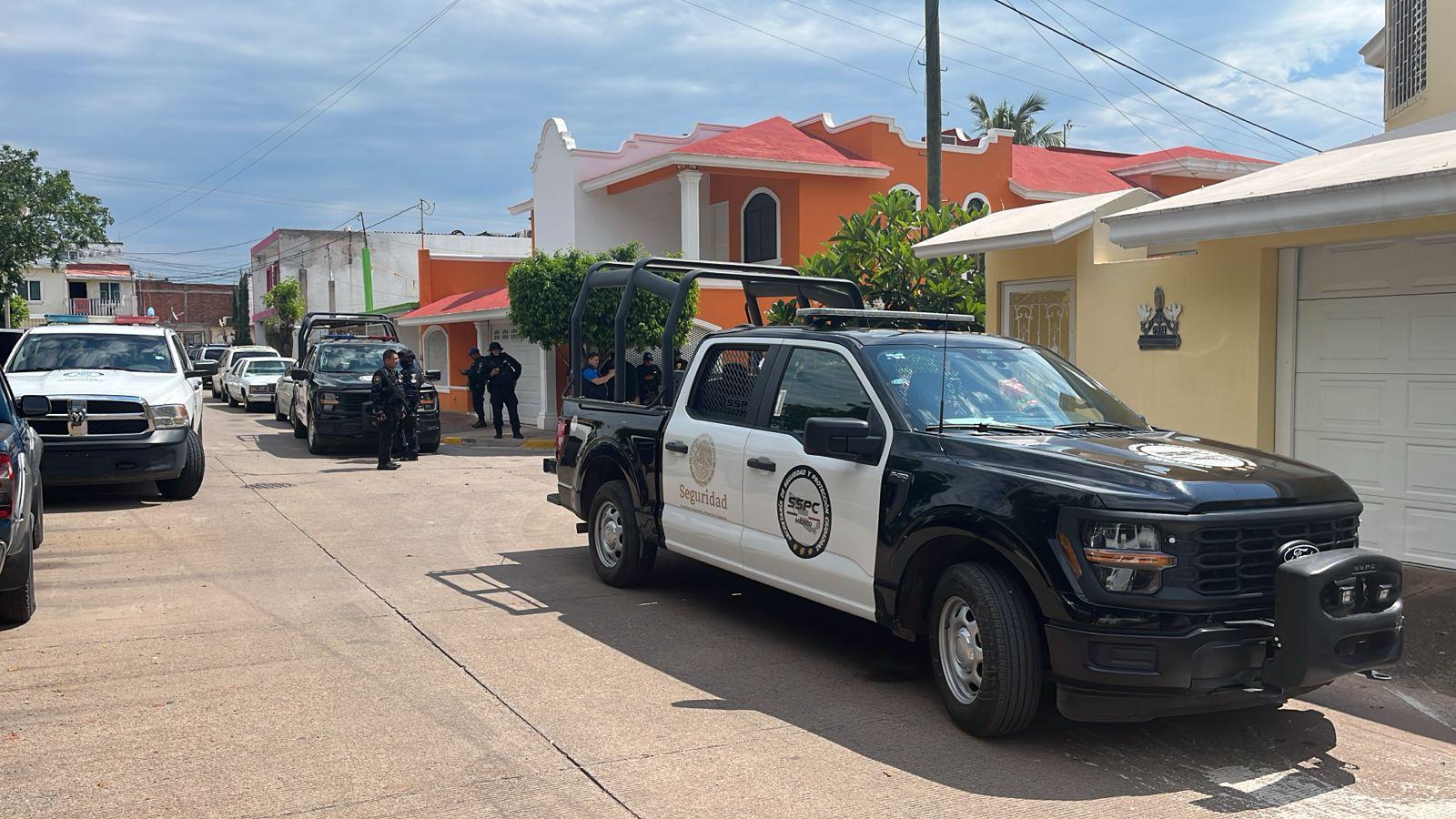 $!Roban vehículo oficial de la Secretaría de Economía en Culiacán