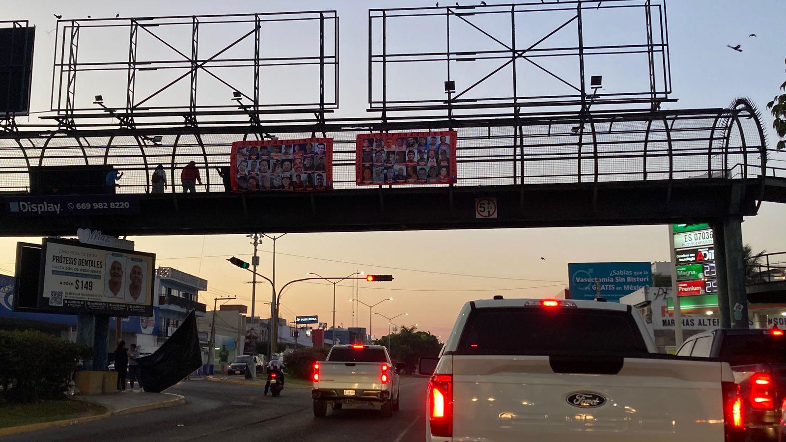 $!Cuelgan mantas de desaparecidos durante visita de Rocha Moya a Mazatlán