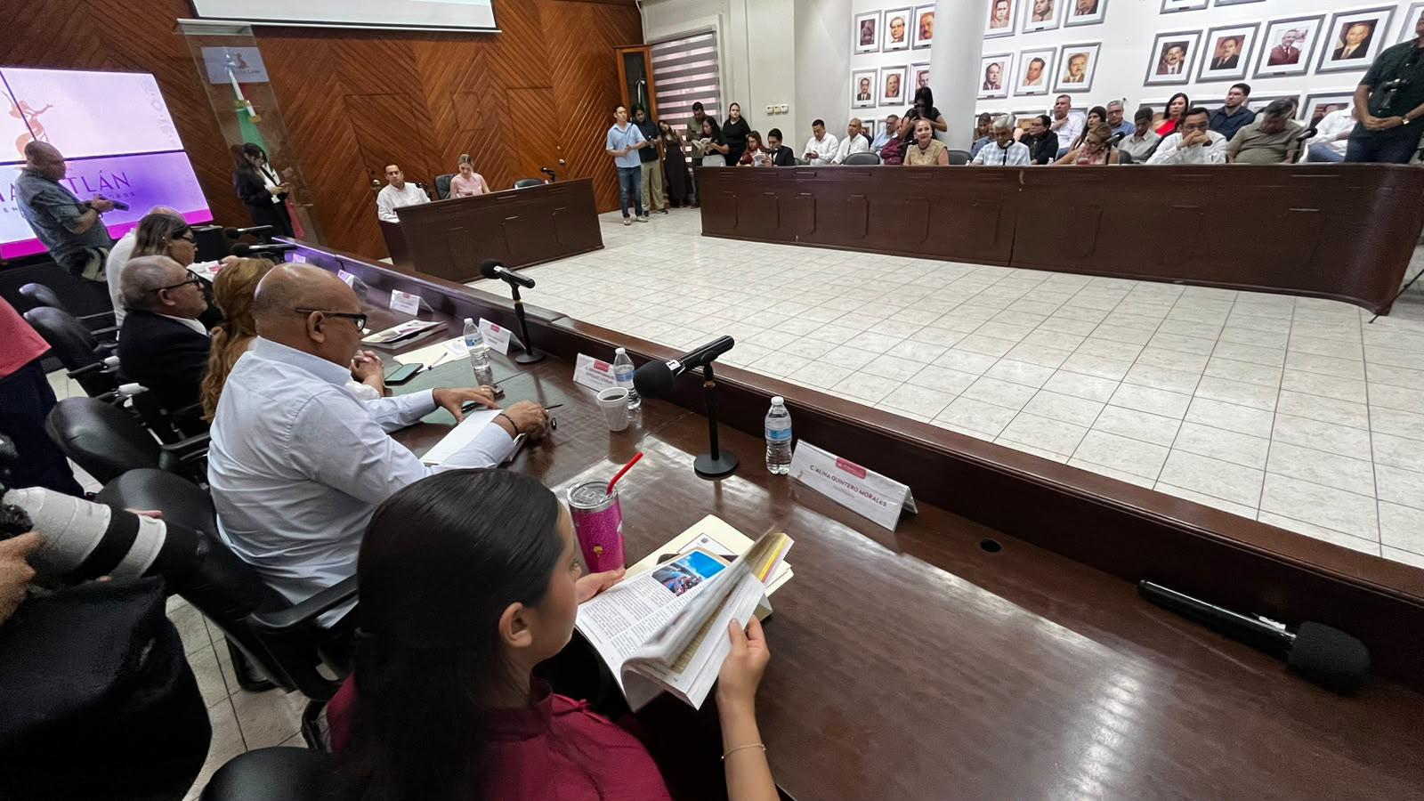 $!Presenta Alcaldesa de Mazatlán Segundo Informe de Gobierno al Cabildo