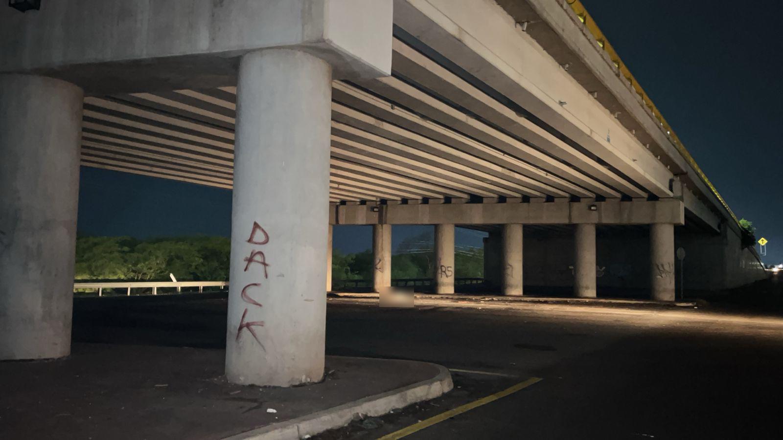 $!Dejan cuerpo de un hombre debajo de un puente en La Costerita, en Culiacán