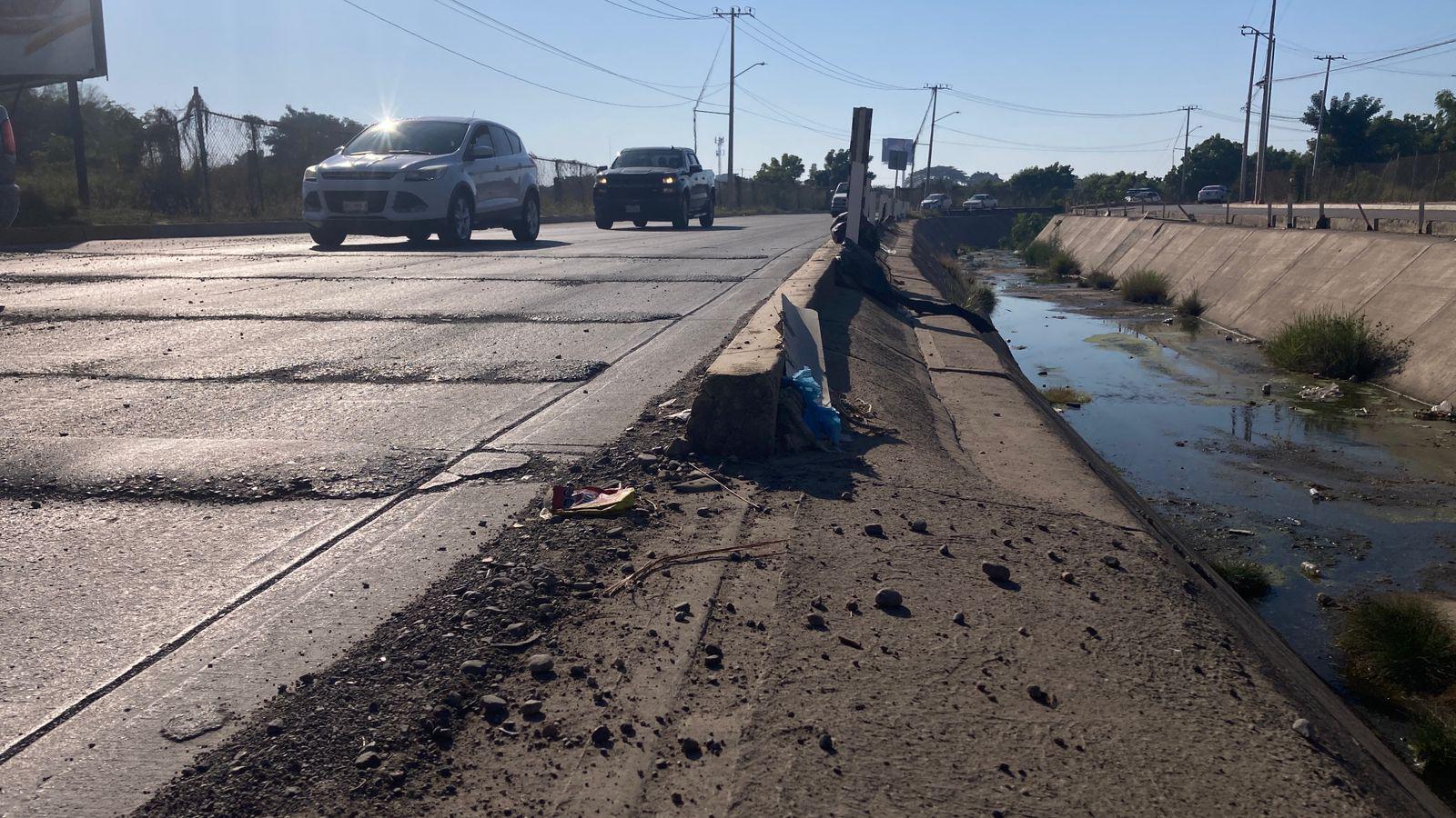 $!Canal sin protección en la Santa Rosa provoca constantes volcaduras en Mazatlán