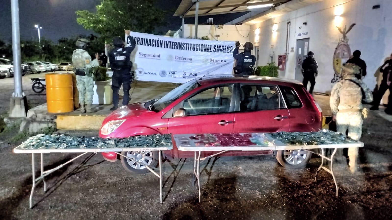 $!Decomisan más de 3 mil dosis de drogas en vehículo abandonado en Chulavista, en Mazatlán