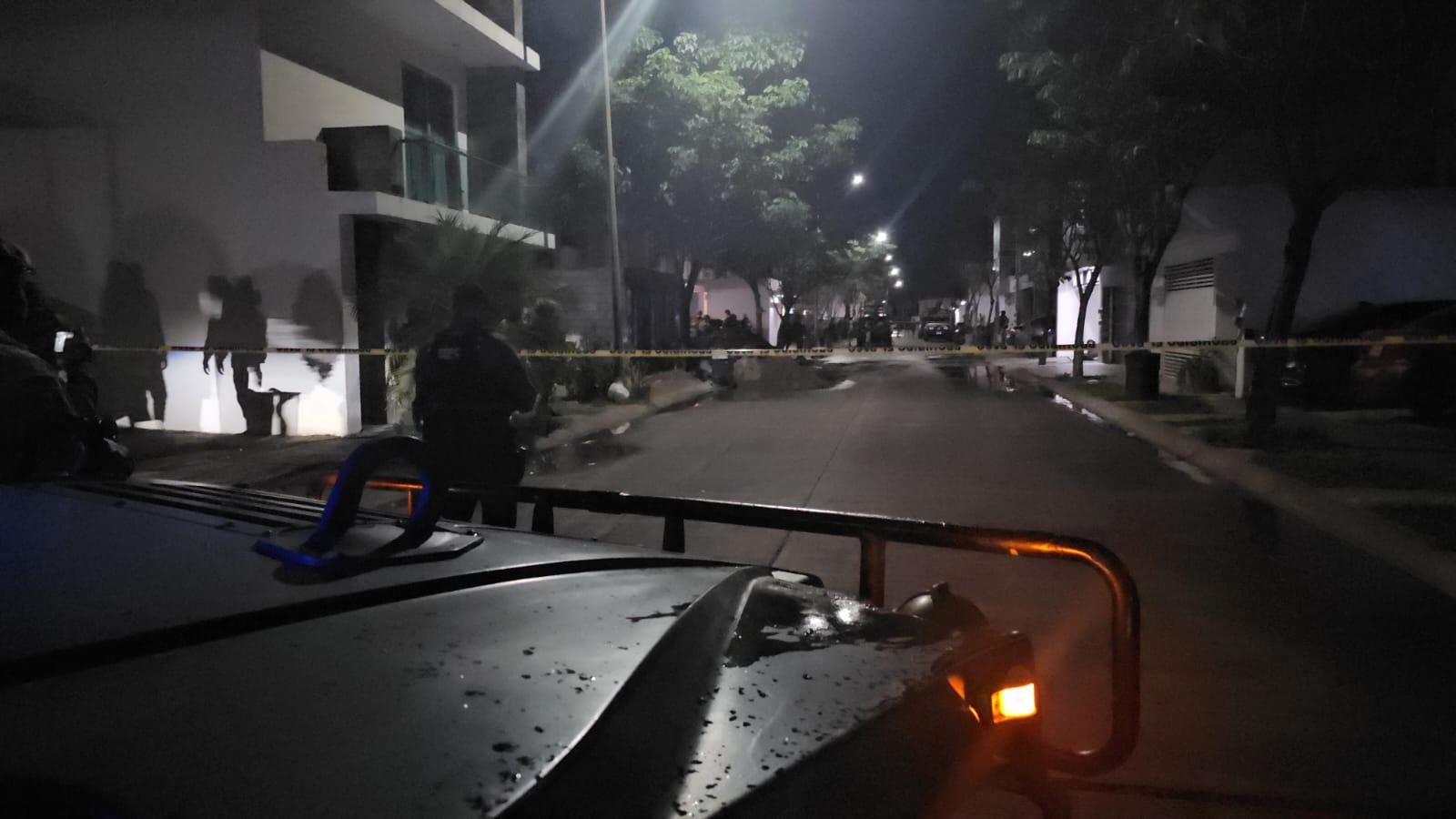 $!Asesinan a un hombre dentro de su domicilio en Stanza Cantabria, en Culiacán; quedó sin vida en la cochera