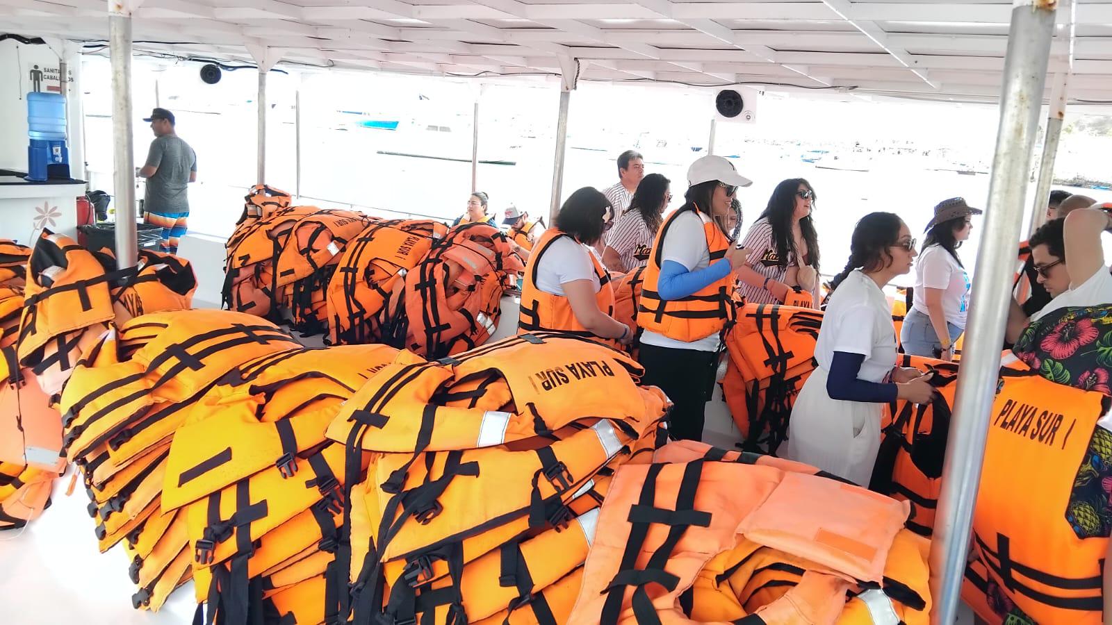 $!Mantienen catamaranes actividad moderada en Mazatlán en espera de Semana Santa