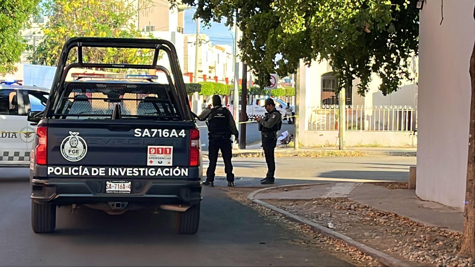 $!Hallan cuerpo decapitado frente a escuela privada en La Campiña, Culiacán